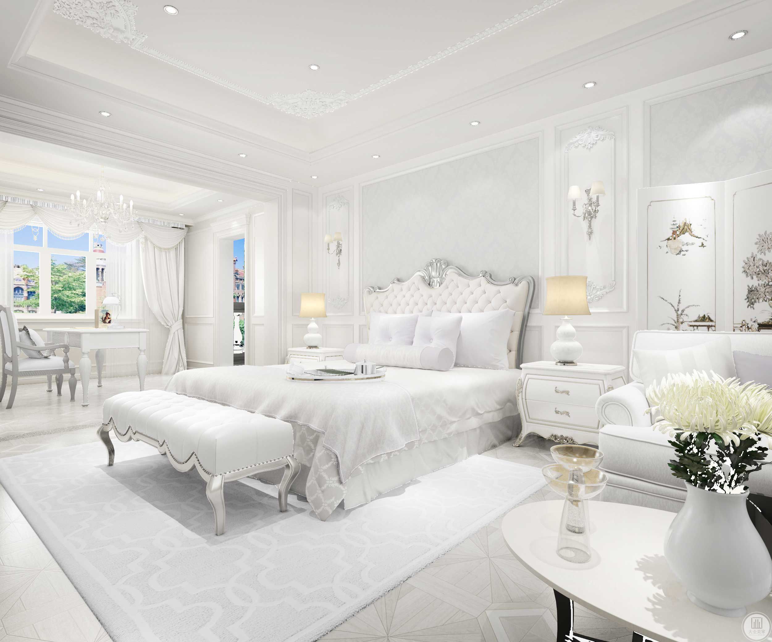 卧室白色的窗帘、水晶吊灯、落地灯、瓶插百合花的搭配下，浪漫清新之感扑面而来。