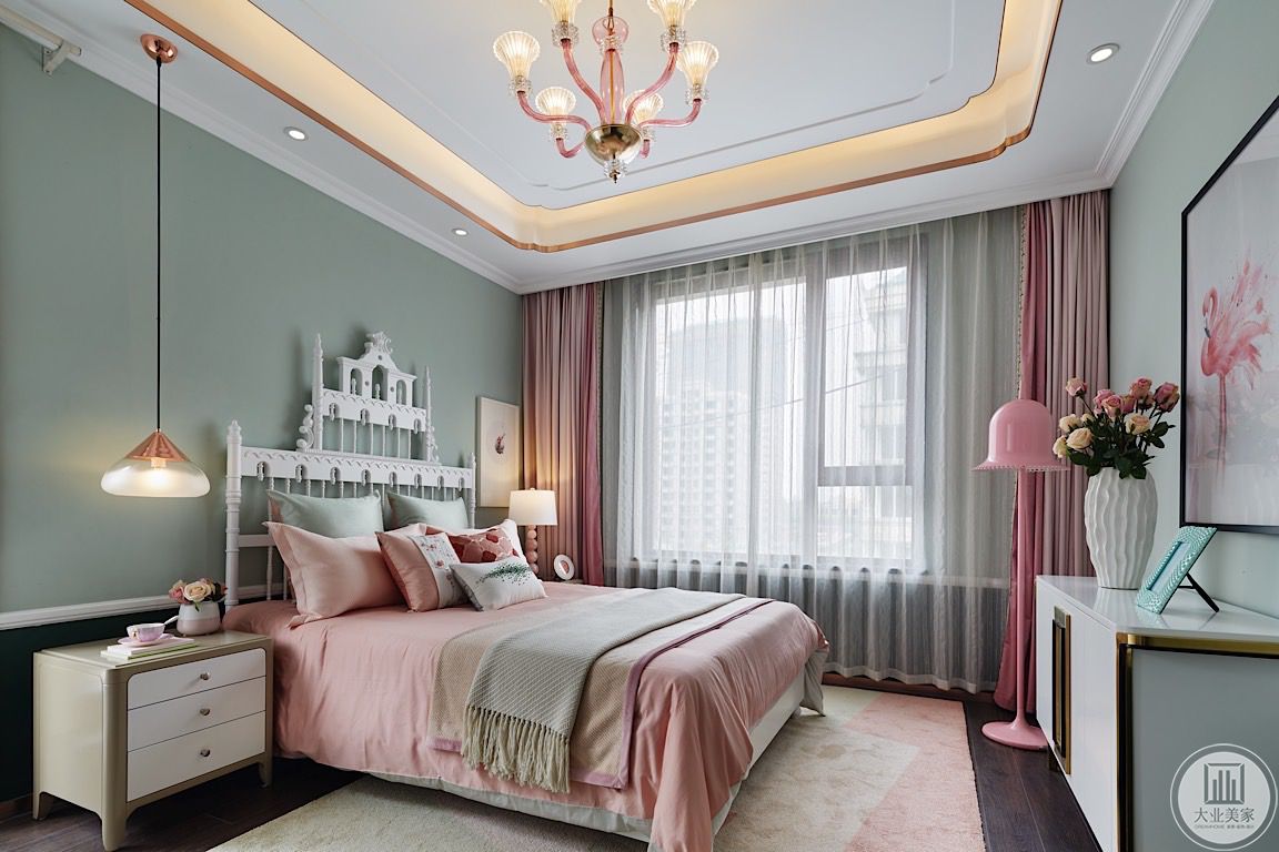 女儿房采用公主式的色彩及风格，塑造梦幻的马卡龙色系卧室。