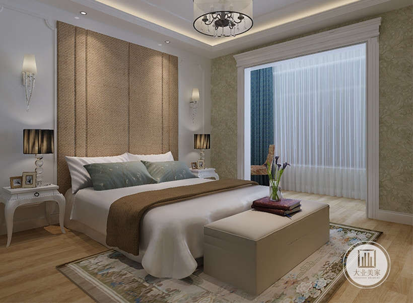 卧室注重对舒适融洽私人空间氛围的营造，设计师采用蓝色窗帘点缀为整个卧室增添一丝浪漫色彩。
