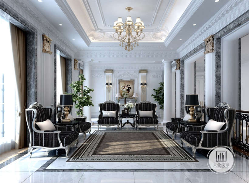客厅大多采用白色为主，窗帘选择了浅色，整体装修温馨。
