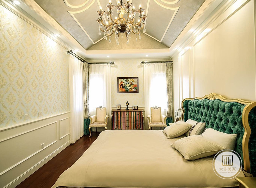 卧室精美的床，质感很好的丝绒床头，都能带出独特的风格和特有的质感。
